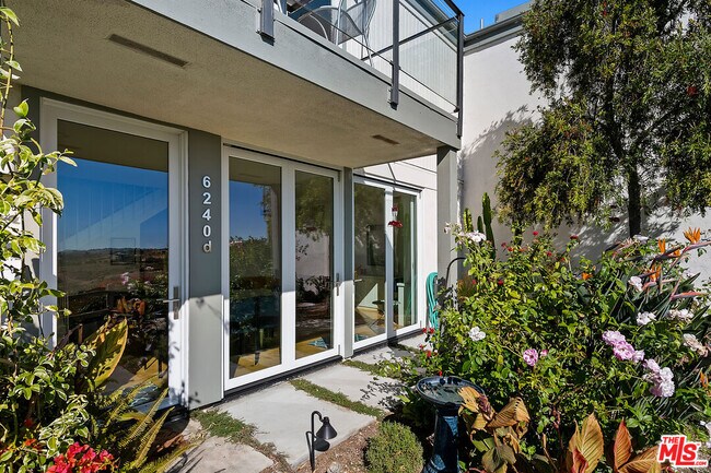 Building Photo - 6240 Tapia Dr
