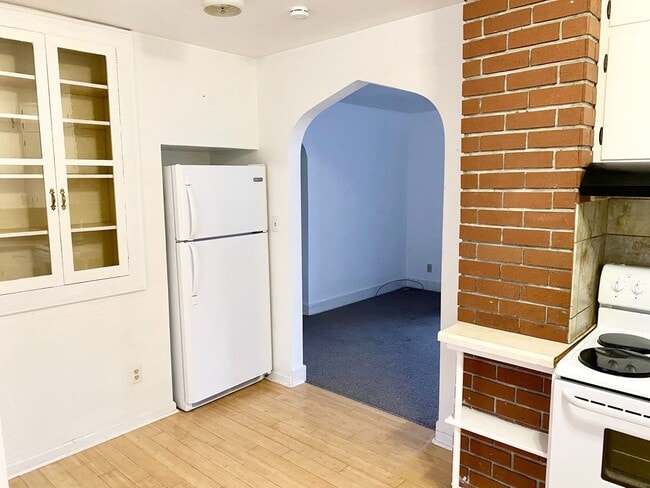 Foto del edificio - 1 bedroom home w/ fenced in yard