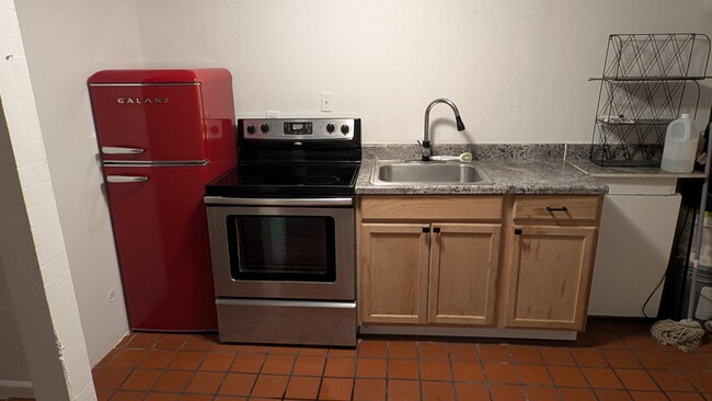 Building Photo - 3232 Carrington Dr