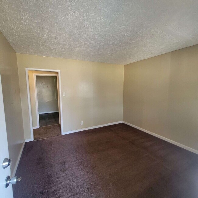 Foto del edificio - West Indy 4BR House for Lease, Airport Nearby!