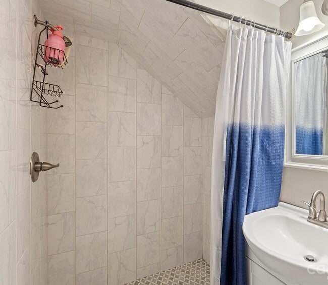 Photo - 1914 Bonnie Ln House