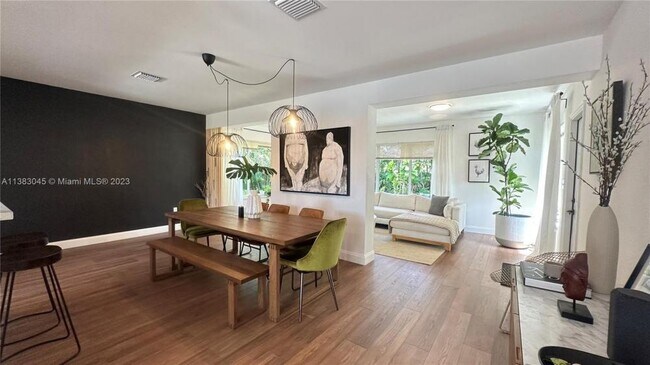 Building Photo - 3 bedroom in Miami FL 33179