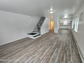 Building Photo - 366 Salsburg St