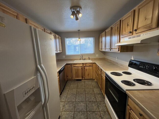 Building Photo - 333 E 4500 S