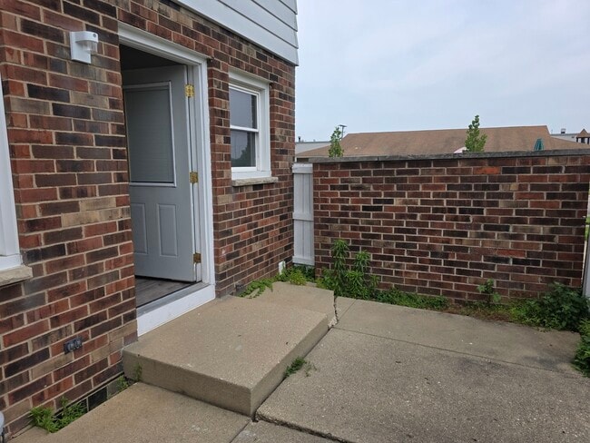 Foto del edificio - 336 Lilac Ln