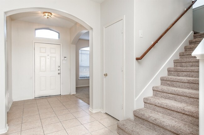 Building Photo - 6103 Menor Crest Dr