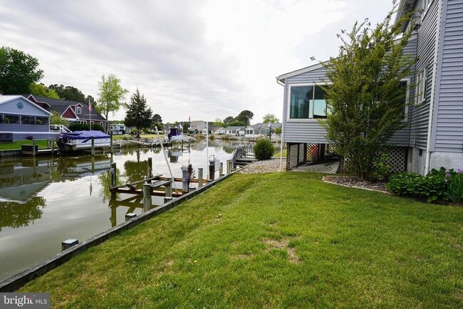 Building Photo - 39028 Bayview W