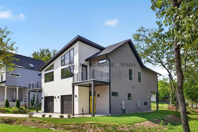 Building Photo - 543 Bragg St