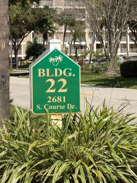 Building Photo - 2681 S Course Dr