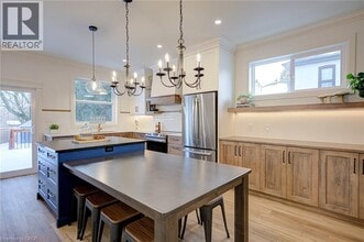 Building Photo - 51 Manley St