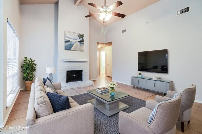 Foto del edificio - 16227 Corsair Rd