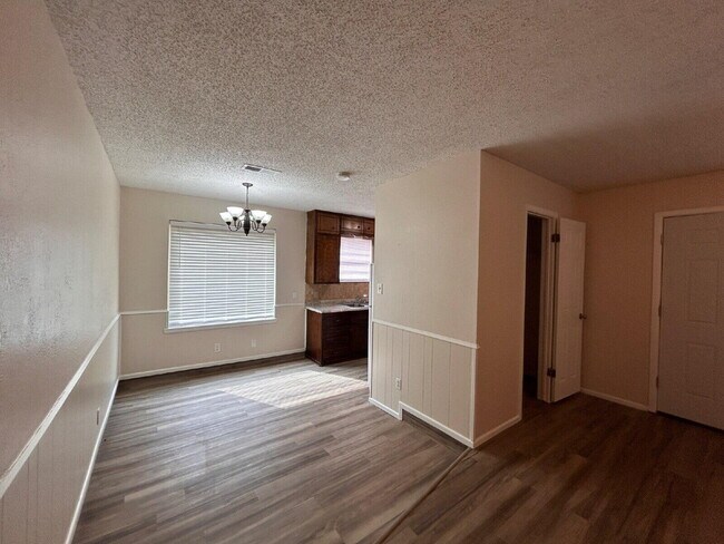Foto del edificio - 814 N Elkhart Ave