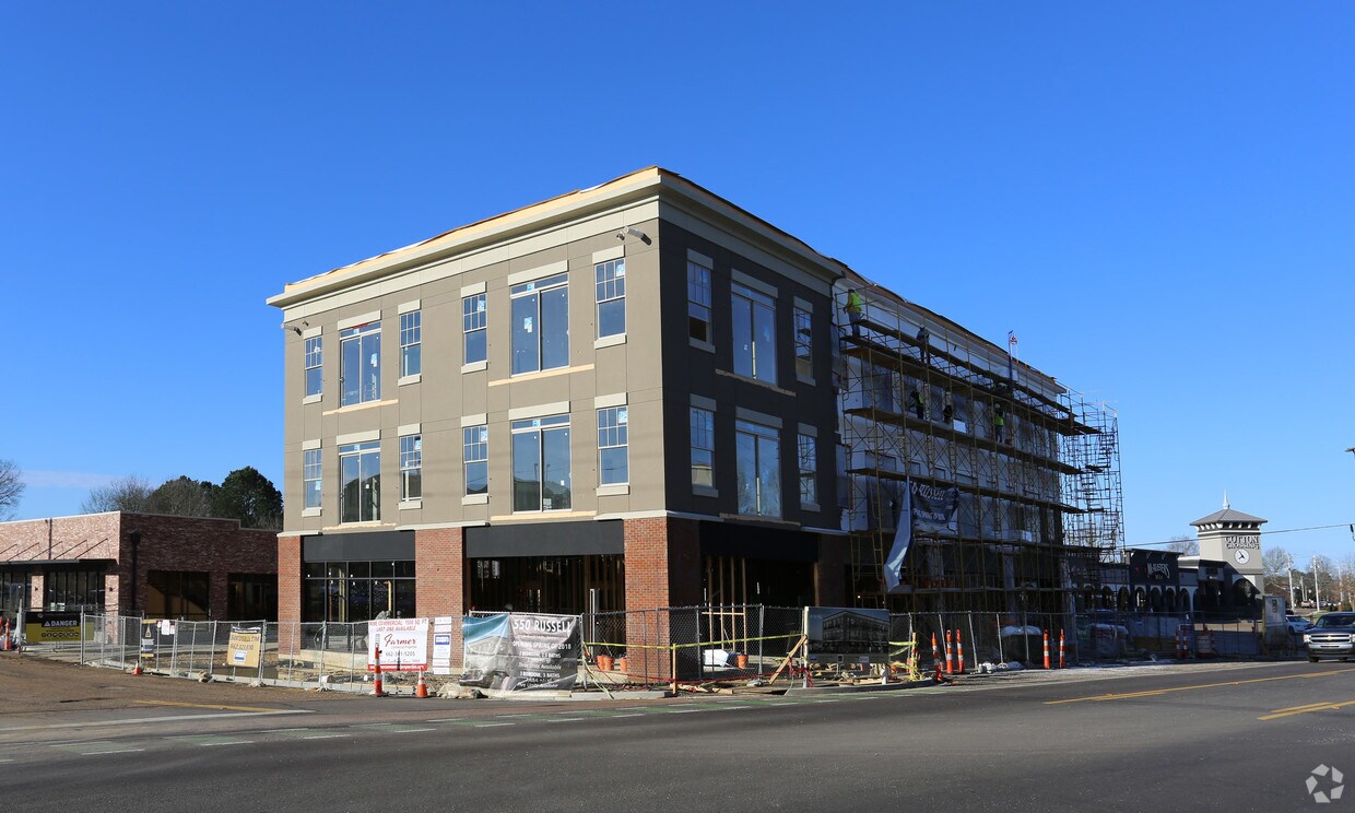 Primary Photo - 550 Russell St