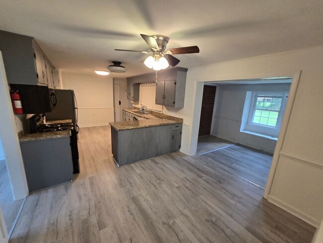 Building Photo - 4 bedroom house in Hopewell