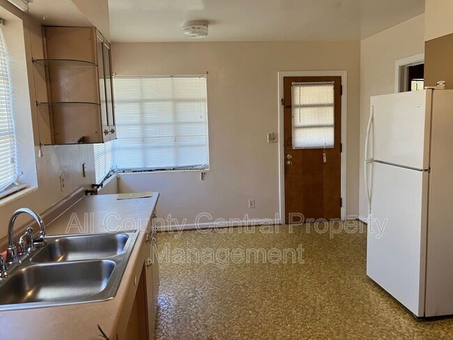 Building Photo - 1534 4th Terrace W