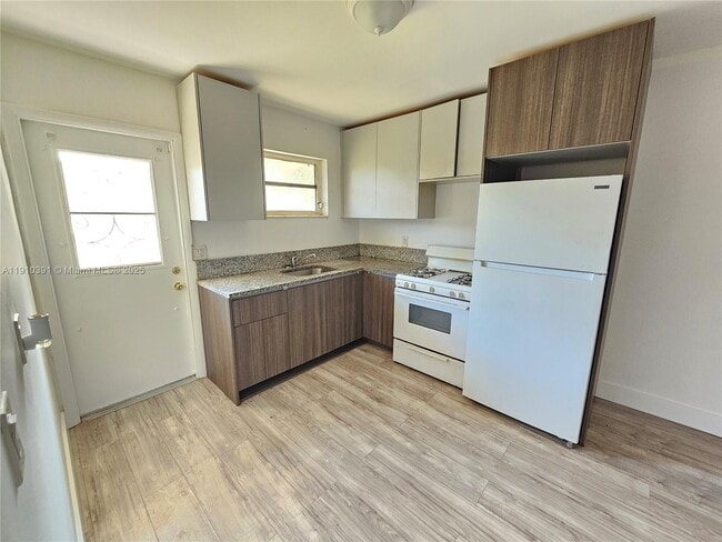 Foto del edificio - 8162 NW 5th Ave