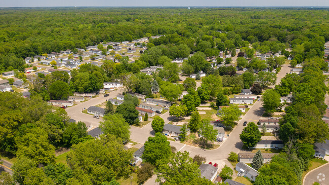 Building Photo - Woodland Estates