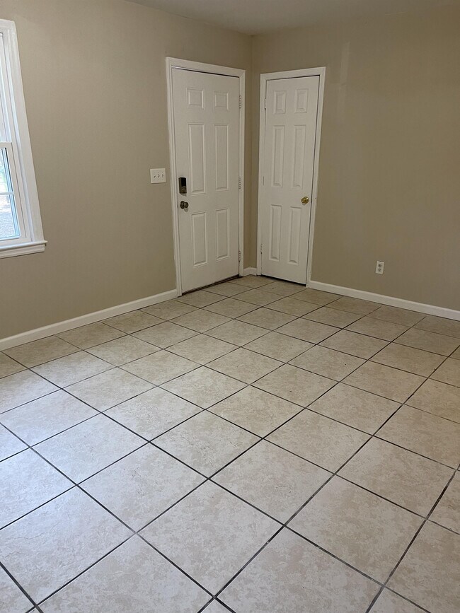 Building Photo - 4336 Shorecrest Dr