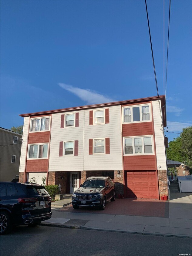 Primary Photo - 15-67-67 209th St