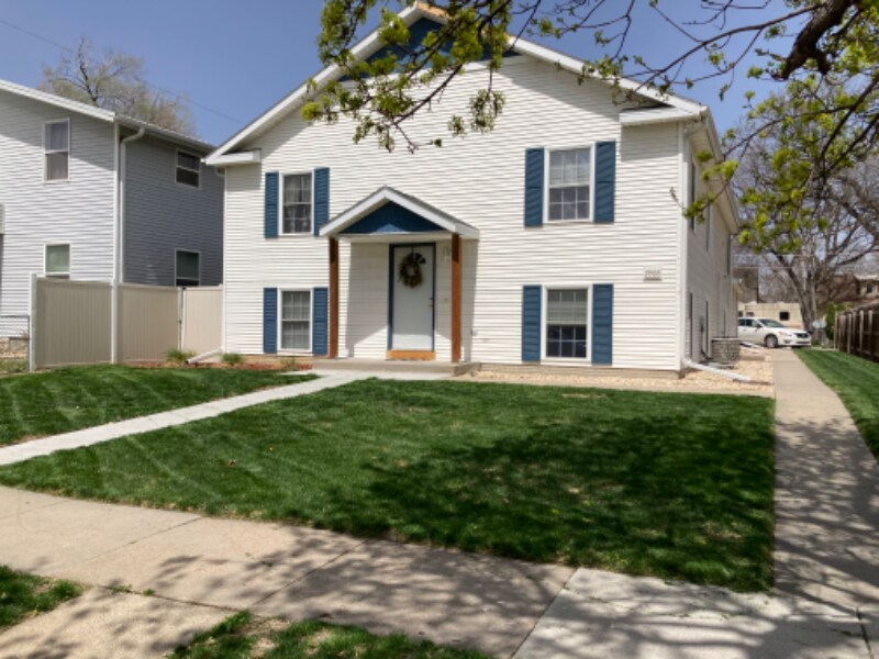 Foto principal - 2968 Dudley St