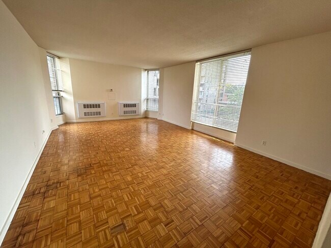 Foto del edificio - 33 Pond Ave