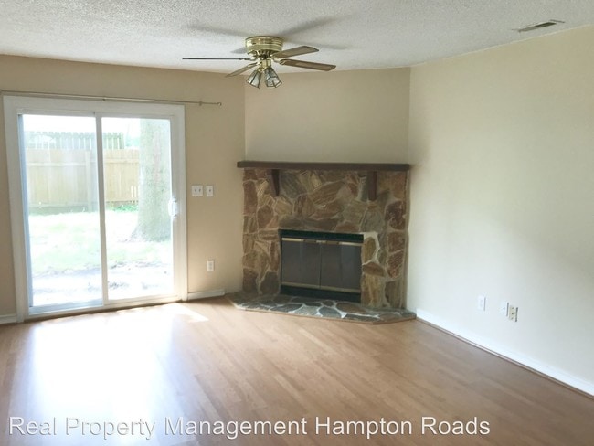 Building Photo - 3 br, 2.5 bath House - 4 Penzance Circle