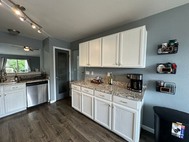 Foto del edificio - 3 Bed Ranch Style Home with Awesome Fully ...