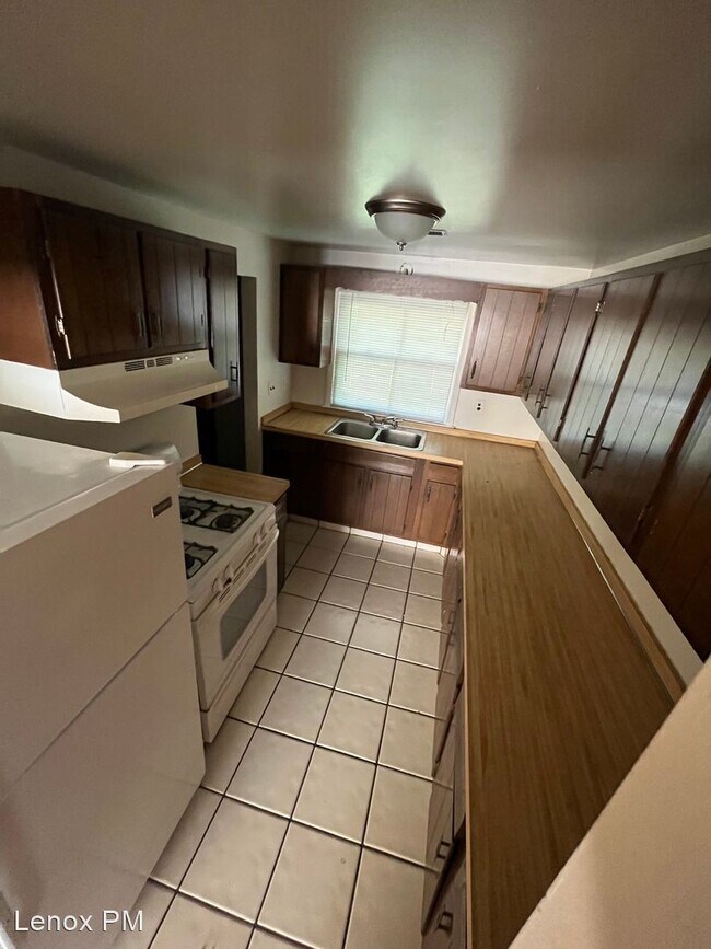 Building Photo - 2 br, 1 bath House - 24869 Flower