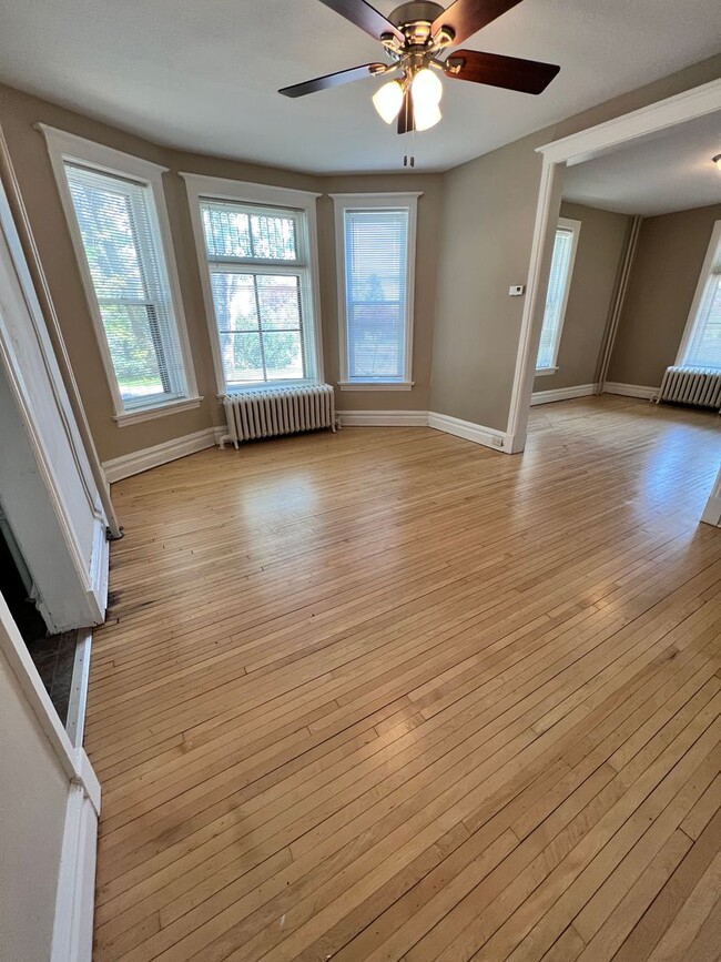 Foto del edificio - 4329/4331 E Superior St