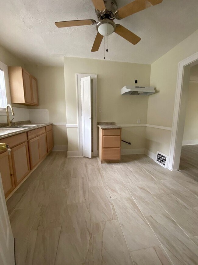 Foto del edificio - 14565 Hubbell Ave