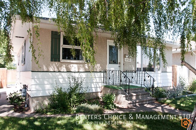 Photo du bâtiment - Pet Friendly Basement Suite with Private Fenced Yard!