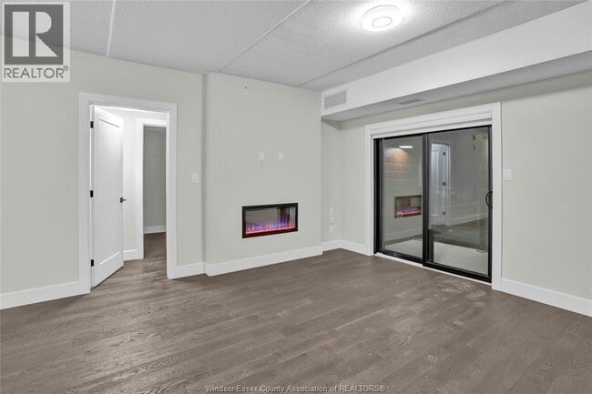 Building Photo - 2600 Sandwich W Pkwy
