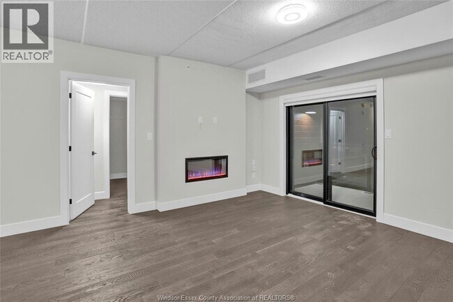 Photo du bâtiment - 2600 Sandwich W Pkwy