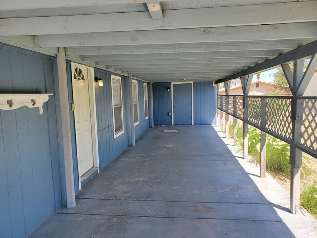 Building Photo - 2 Bedroom Located in Bullhead City