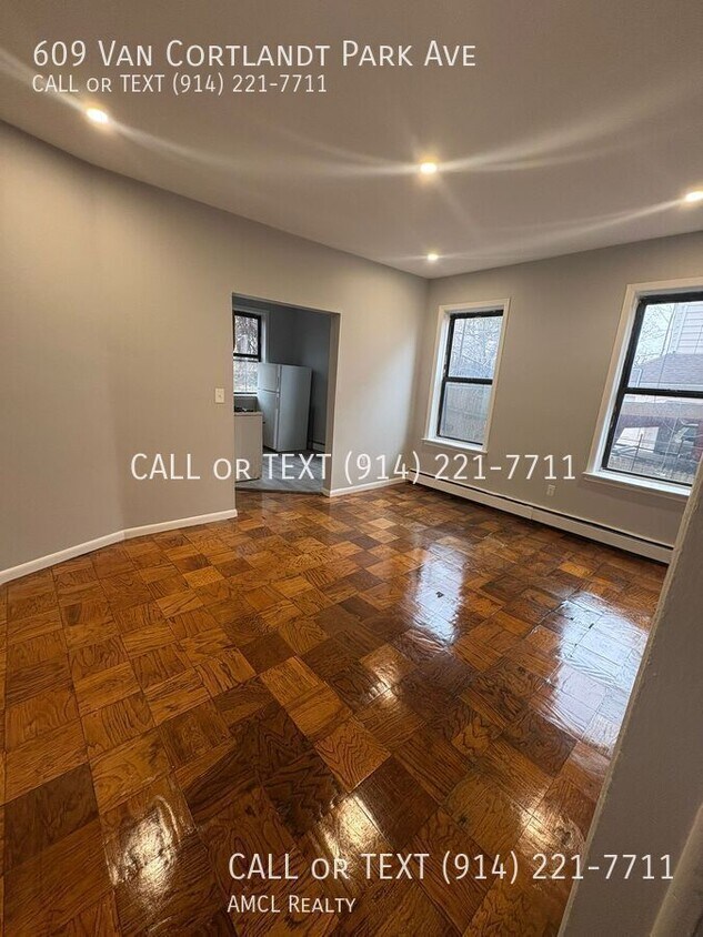 Foto del edificio - 609 Van Cortlandt Park Ave