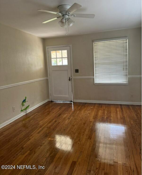 Building Photo - 1220 Palm Cir