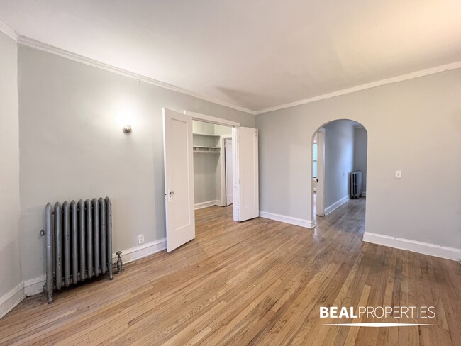 Building Photo - 4910 N Hoyne Ave