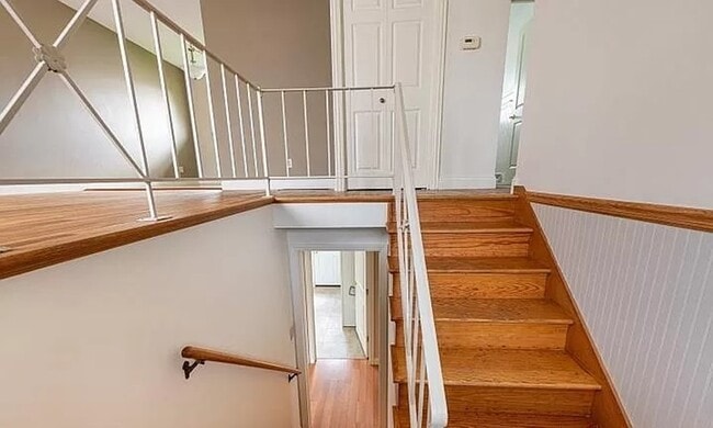 Entry Foyer - 1528 W Daytona Dr