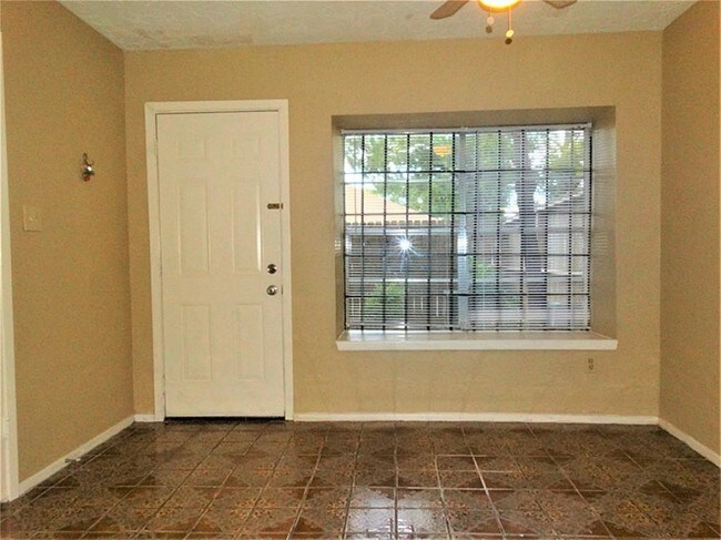 Building Photo - 1 Casa Grande Dr