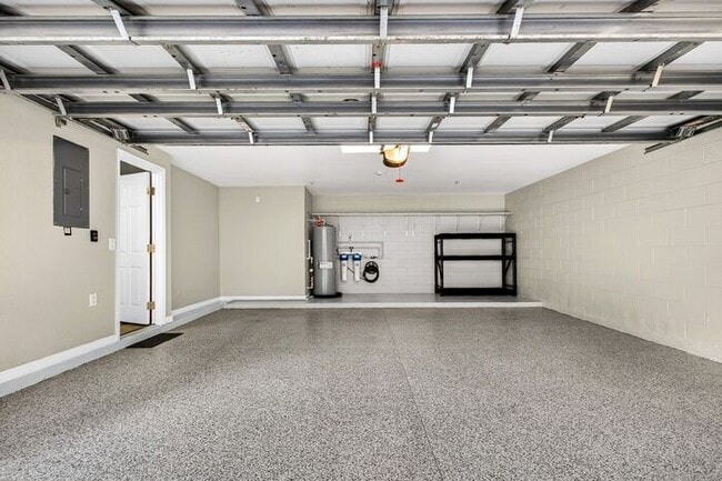 Building Photo - Immaculately updated 3/2.5 Three-Story Maitland Condo in Visconti!