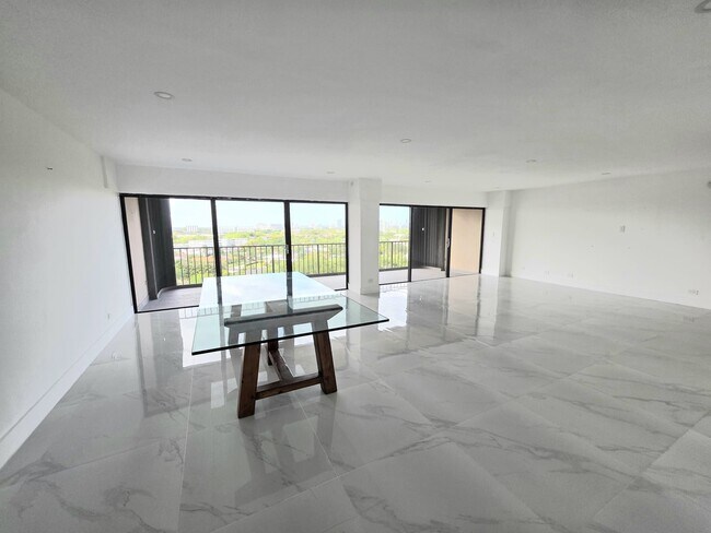 Foto del edificio - 1800 NE 114th St