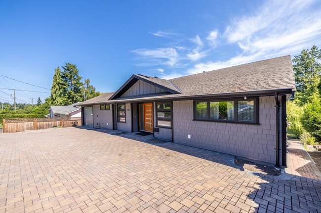 Building Photo - 3763 Cadboro Bay Rd