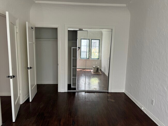 Foto del edificio - 1616 Silver Lake Blvd
