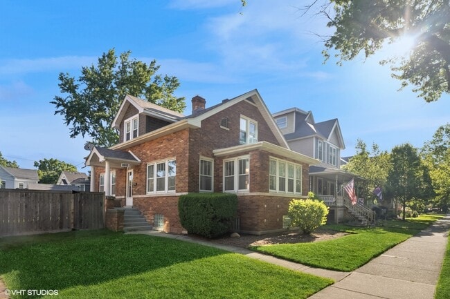 Building Photo - 1524 Forest Ave