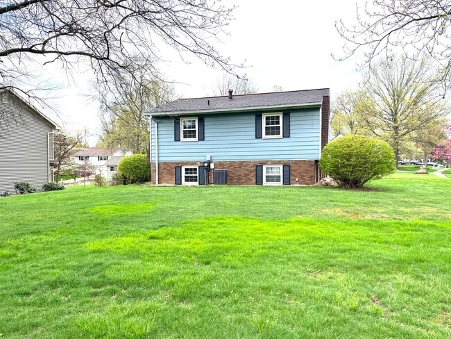 Building Photo - 396 Forest Ln