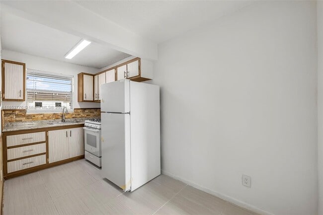 Foto del edificio - 2799 E 4th Ave