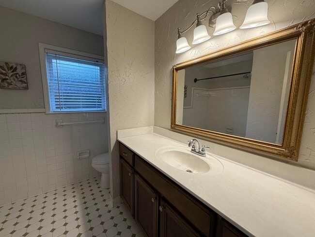 Foto del edificio - 5701 Baird Dr