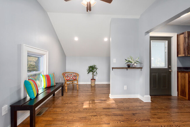 Building Photo - Updated Stone Cottage in East Asheville!