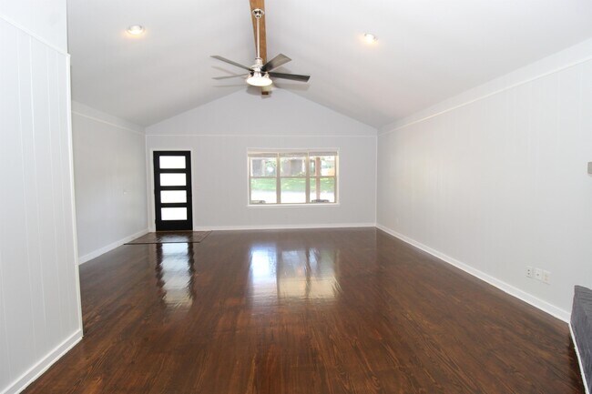 Photo - 2715 W Gum St House