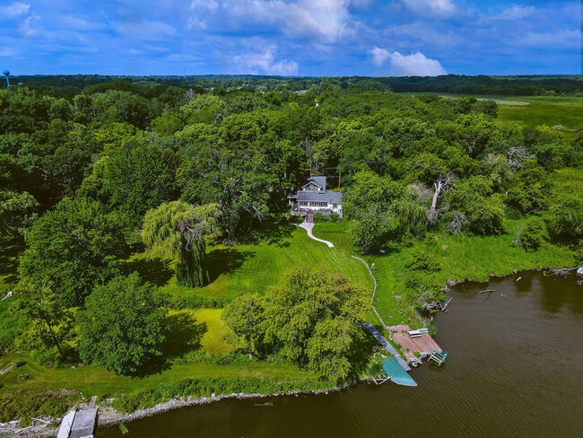 Building Photo - 39487 N Shore Dr